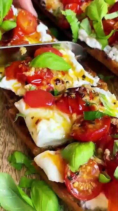 Bruschetta com tomatinhos