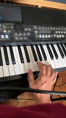 Tocando Sonho lindo no teclado