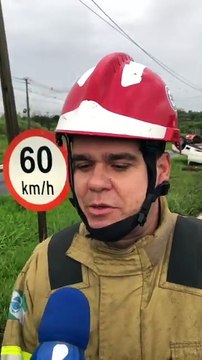 Duas pessoas ficam feridas após capotamento de picape na PR-323 em Umuarama 1