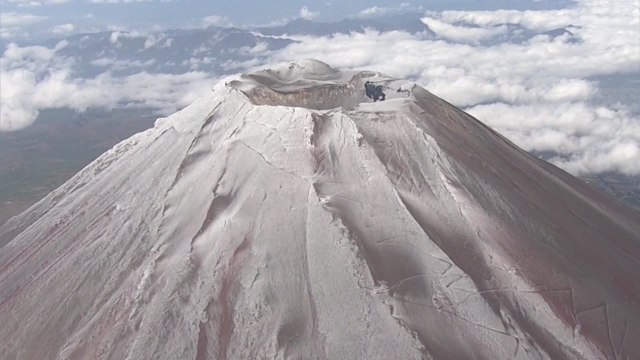 일본 후지산 '지각 첫눈'... 130년 관측 사상 가장 늦어 / YTN