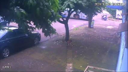 Imagem flagra acidente no Bairro Esmeralda