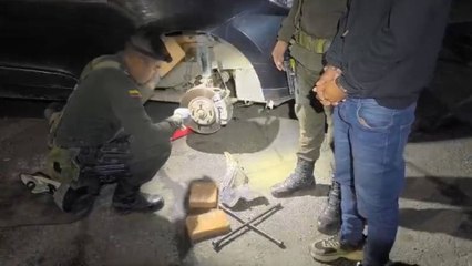 VIDEO | Así son las ‘narcocamionetas’: esconden la droga en el motor