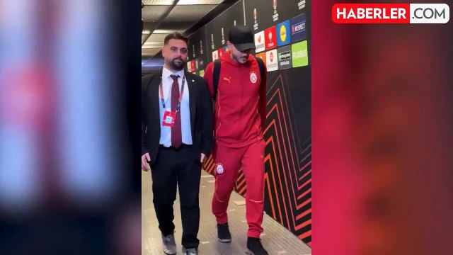 Galatasaray'ın yıldızı sahayı sedyeyle terk etti
