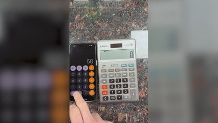 Hace la misma operación con su móvil y una calculadora analógica: el resultado lo dice todo