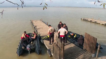 "Sauver les corps": les plongeurs de l'armée espagnole recherchent les disparus