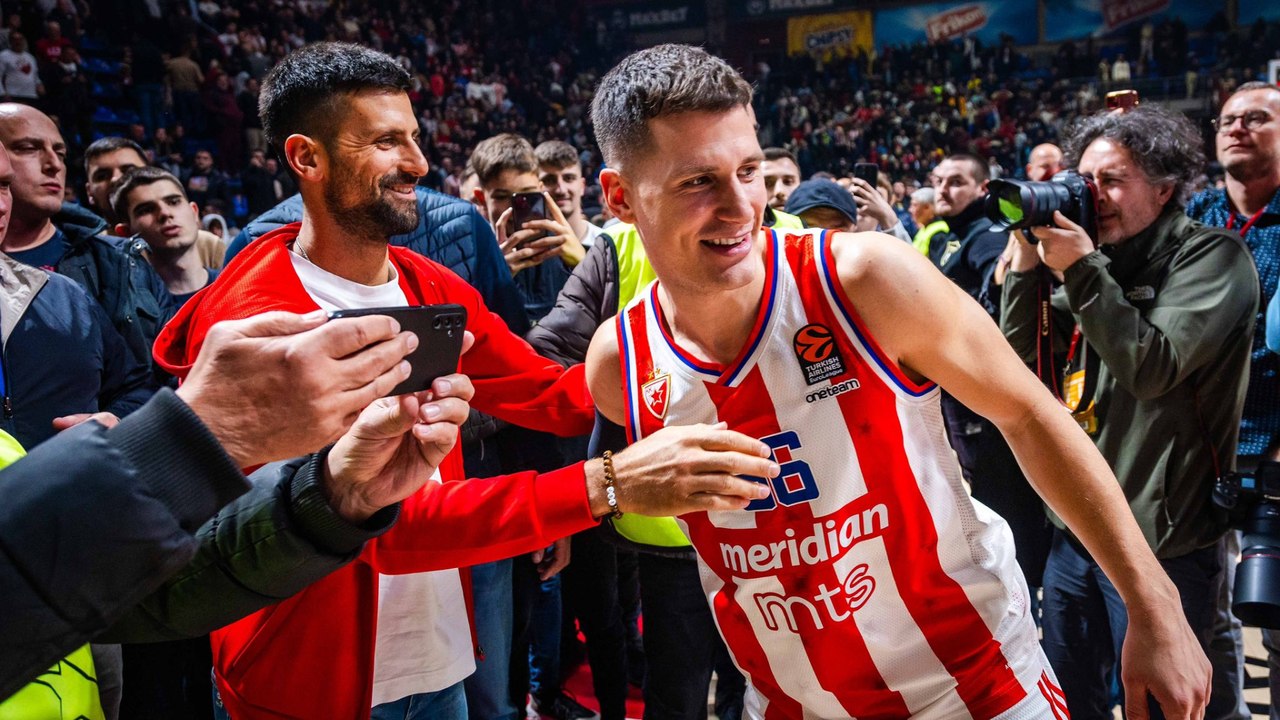 Tennis - ATP - Novak Djokovic en mode supporter lors du match de basket de l'Etoile Rouge de Belgrade