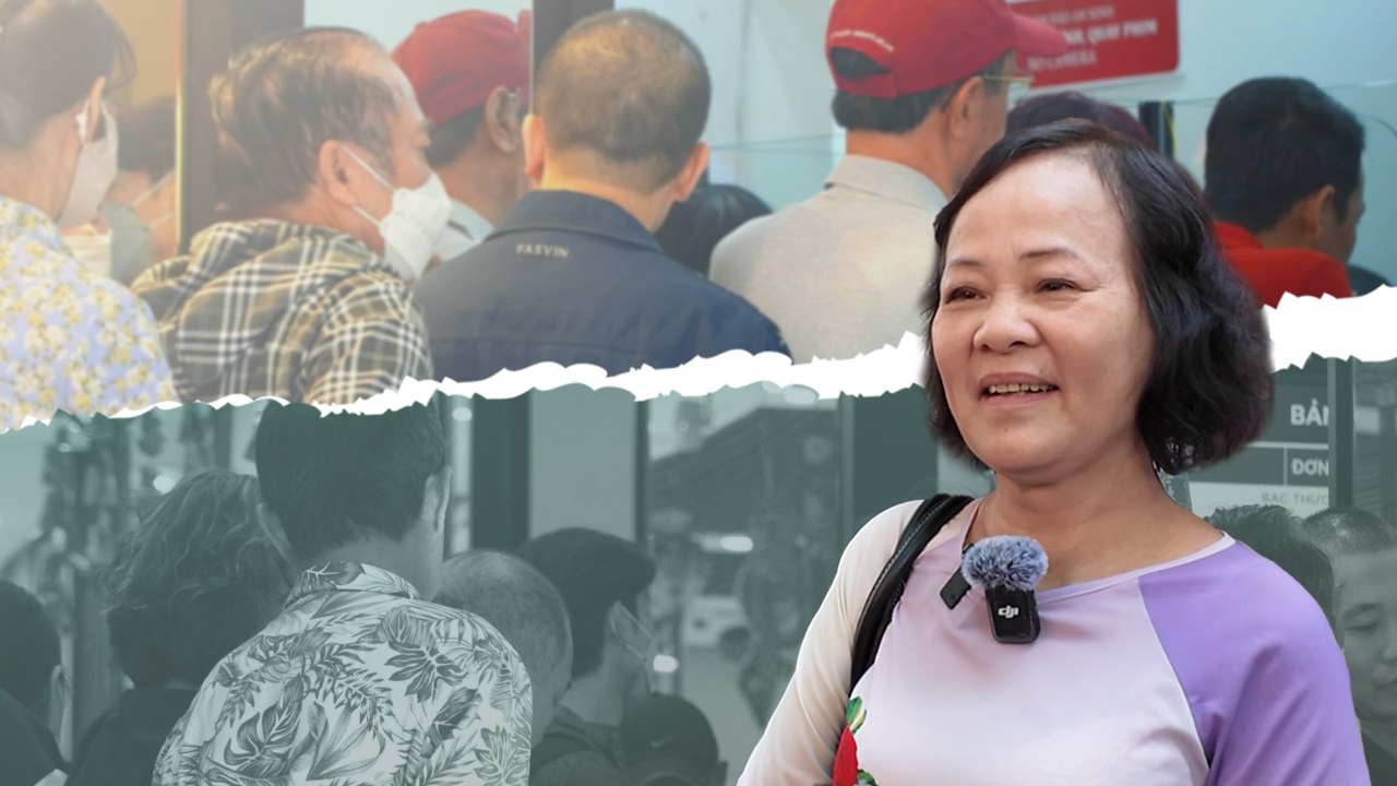 Người dân đổ xô đi mua vàng lúc giảm sâu: "Xếp hàng mua vàng như thời bao cấp"