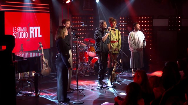 Abi Bernadoth & La troupe du spectacle musical Molière - Regardez-moi (Live) - Le Grand Studio RTL