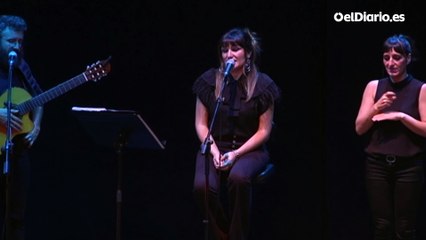 Rozalén, visiblemente emocionada en el concierto solidario en Cuenca por las víctimas de la DANA: “Nos levantaremos”