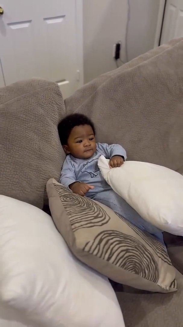 ⁣baby’s reaction to Cocomelon everytime 😂 #cocomelon #baby