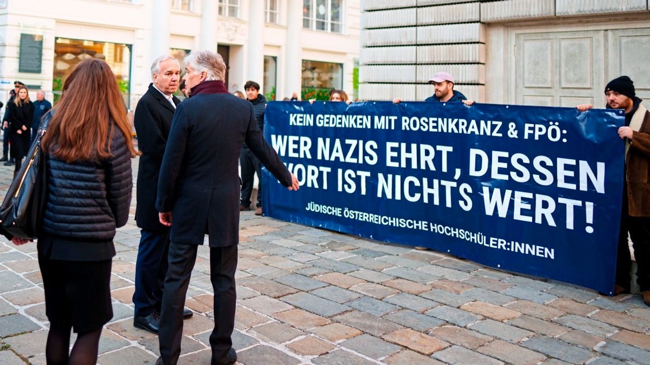 November-Pogrome - Rosenkranz Zugang zu Denkmal am Judenplatz verweigert