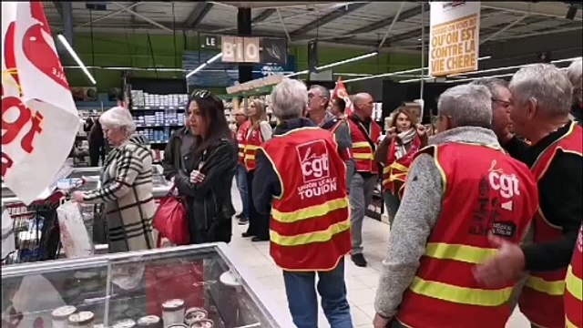 Manifestation de la CGT dans les rayons de l'Intermarché de Solliés-Pont