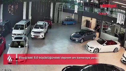 Elazığ'da 5 büyüklüğünde deprem anı kameraya yansıdı