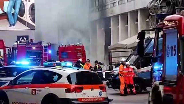 Corso Vittorio Emanuele: incendio nel cuore di Milano
