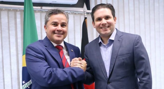 Líder do União Brasil, Efraim Filho constrói aliança entre Elmar Nascimento e Hugo Motta em Brasília