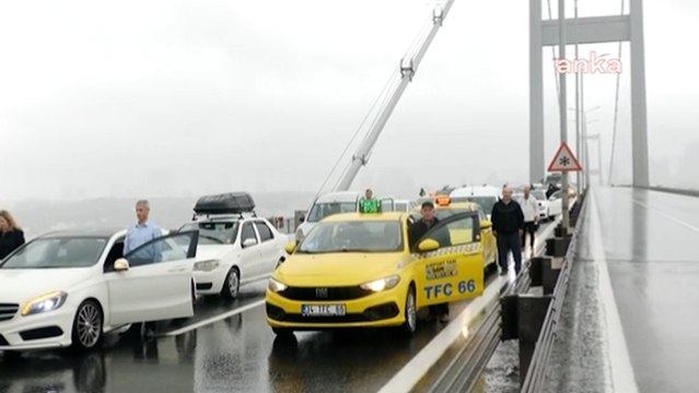 15 Temmuz Şehitler Köprüsü'nde Atatürk için saygı duruşu