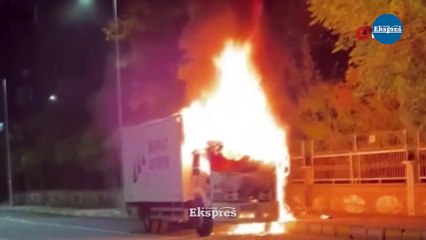 Diyarbakır'da alevlere teslim olan tır cayır cayır yandı