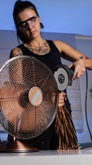 She transformed the fan into airy new chandelier! 💡