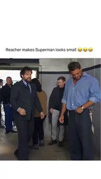Hes so big next to Superman😳😲😯 #superman #alanritchson #henrycavill #dccomics