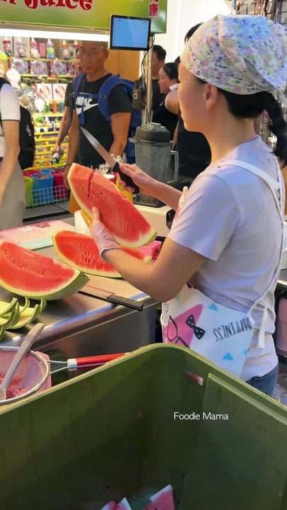 Giant Fruit! Taiwanese Giant Watermelon Juice - Fruit Cutting Skills