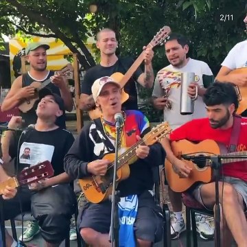 Manu Chao cantando La vida tómbola en la casa natal de Diego Maradona en Villa Fiorito