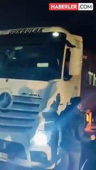 Yüzlerce vatandaş, İsrail firmasına bağlı tırları limana sokmadı