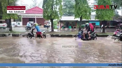 Diguyur Hujan Deras, Jalan Ahmad Yani Palabuhanratu Berubah Jadi 'Sungai'