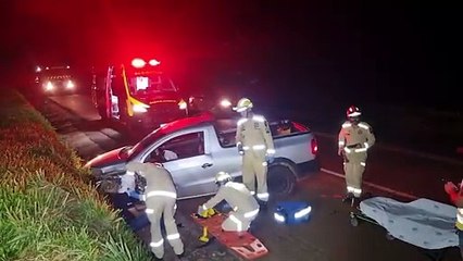 Condutor de Saveiro fica ferido após colidir com caminhão na BR-369