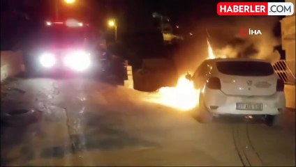Park Halindeki Otomobil Alev Alev Yandı