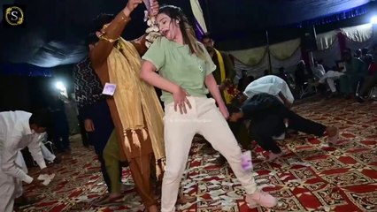 Aaj Ki Raat , Billi Dubai Wali , Hot Dance Performance 2024