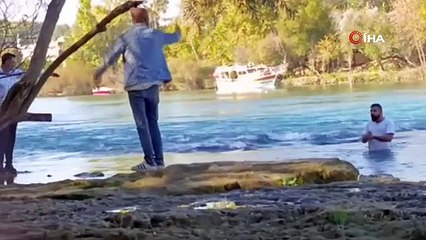 Buz gibi suda dert anlattı!