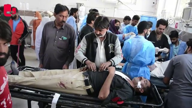 Pakistan'da tren istasyonunda patlama: En az 26 kişi öldü