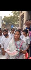 VIDEO: कांग्रेस प्रत्याशी आर्यन जुबेर खान के लिए, झोली फैलाकर संजना जाटव ने मांगे वोट