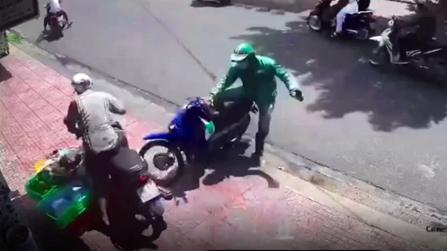 Khen thưởng tài xế Grab dũng cảm ngăn chặn trộm xe máy ở Phan Thiết