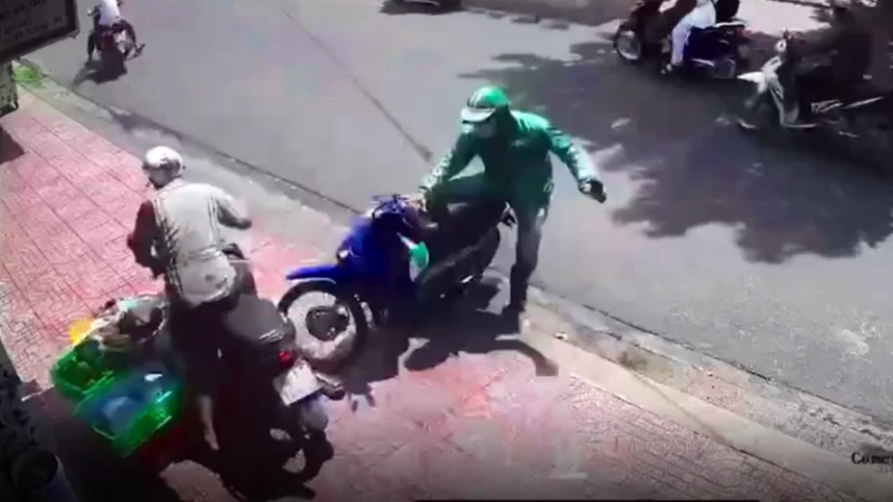 Khen thưởng tài xế Grab dũng cảm ngăn chặn trộm xe máy ở Phan Thiết