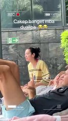 Potret Dua Lipa Lagi Asik Nyantai Di Salah Satu Hotel Di Jakarta Setelah Mengumumkan Konsernya Dibatalkan