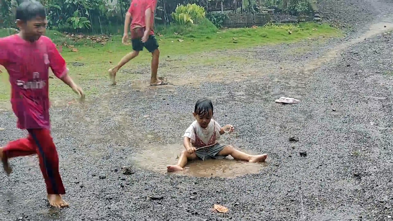 Bermain Hujan