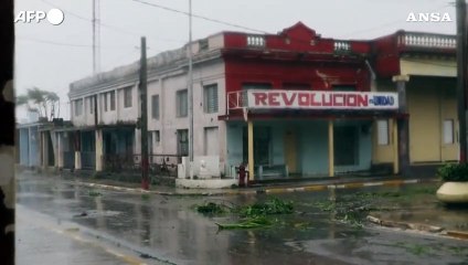 Cuba colpita dal passaggio dell'uragano Rafael, nuovi black-out