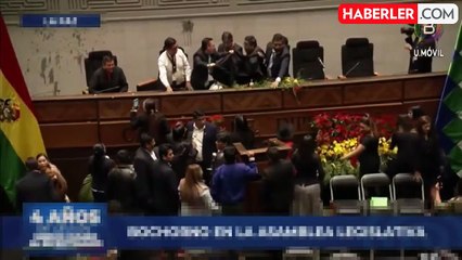 Meclis kürsüsüne domatesli saldırı: Başkan yardımcısını konuşturmadılar