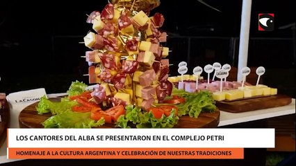 Los Cantores del Alba deleitaron al público en la cena show del Complejo Crucero Petri