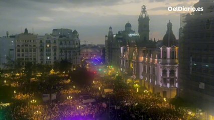 Miles de personas unidas en el centro de València al grito de "dimisión"