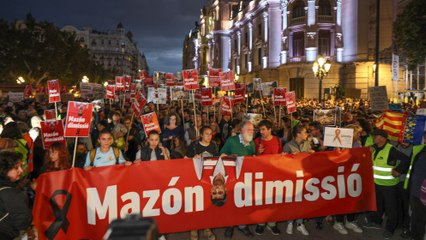 Gritos de "Mazón dimisión" y "asesinos" en la manifestación en Valencia