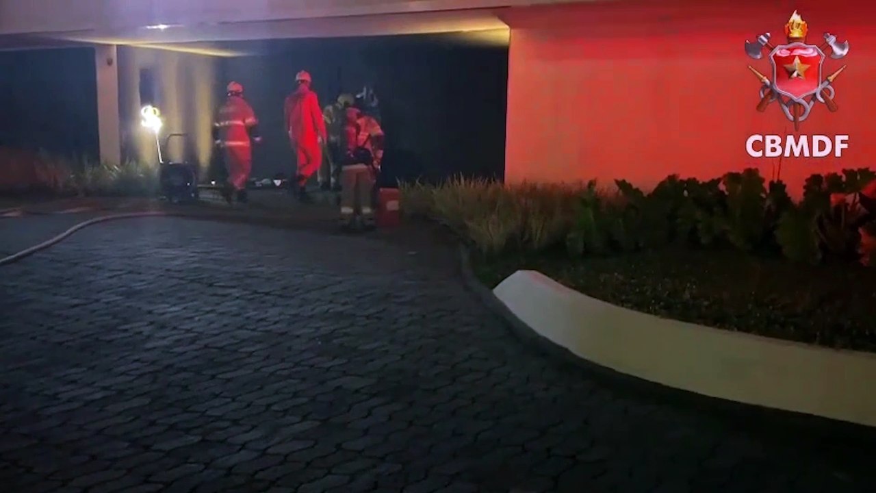 Incêndio de grandes proporções destrói loja de móveis no SIA