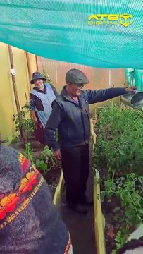 Ancianos transforman terreno abandonado en un huerto urbano 21. ATB Informa