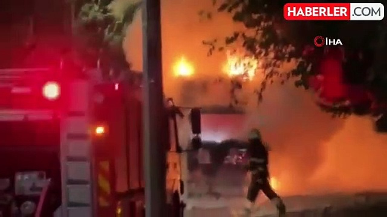 Diyarbakır'da Park Halindeki Tır Yangında Kullanılamaz Hale Geldi
