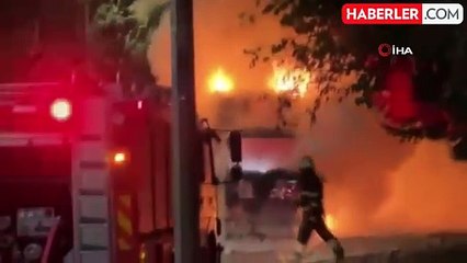 Diyarbakır'da Park Halindeki Tır Yangında Kullanılamaz Hale Geldi