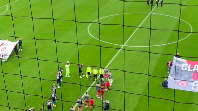 Blackpool and Leyton Orient lay wreaths ahead of Remembrance Day