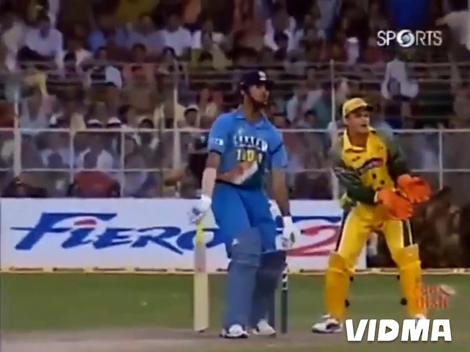 VVS LAXMAN & YUVRAJ SINGH 64 RUNS PARTNERSHIP VS AUSTRALIA @ GWALIOR IN 2003
