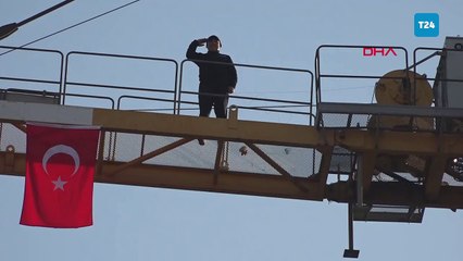 80 metrelik kule vinçte saygı duruşu