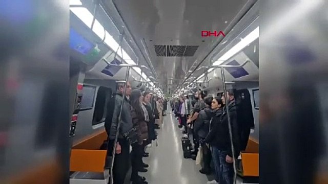 İstanbul - Metroda saat 09.05'te Ata'ya saygı duruşu
